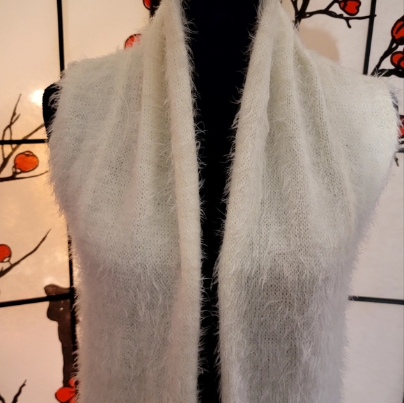 JEANINE PIERRE FUZZY CREAMY LADIES VEST WITH CROCHET BACK/SIZE MEDIUM/ELEGANT - Picture 3 of 13